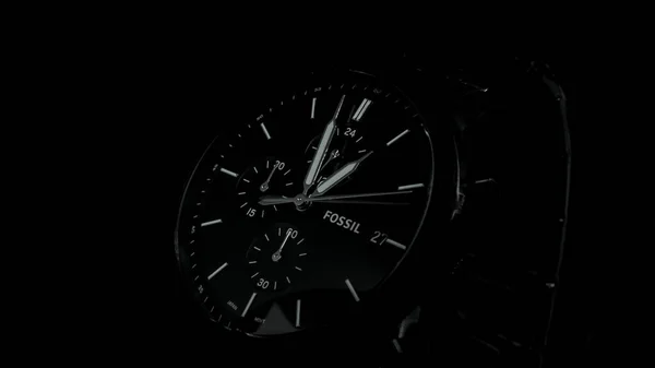 Reloj Sobre Fondo Negro — Foto de Stock