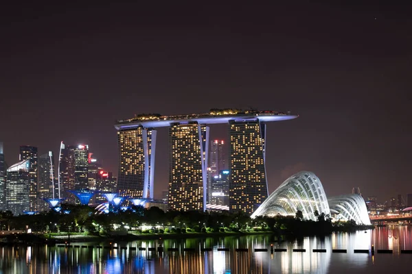 Marina Körfezi Sands Singapur Gecesi