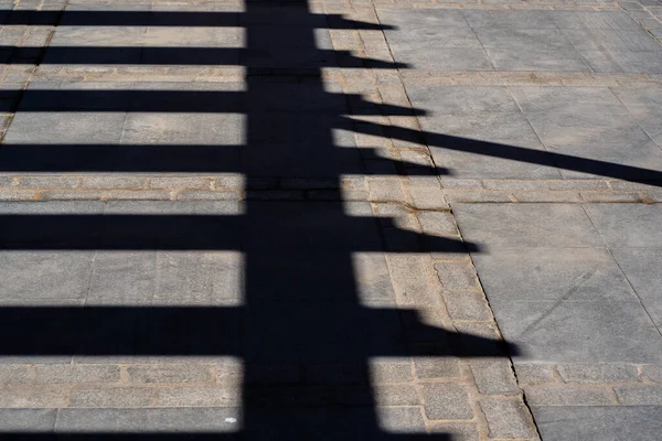 Graues Pflaster Auf Das Bei Sonnigem Wetter Der Schatten Des — Stockfoto