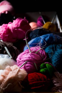 Örgü örmek, örgü örmek için yün ve toplar
