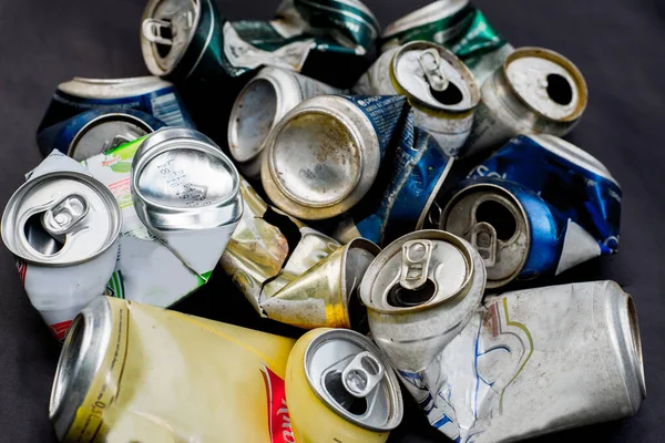 Heap Van Gebruikte Blikken Afvalsortering Afvalverwerking Recycleerbare Materialen — Stockfoto
