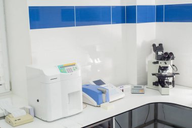 Test analizcili modern tıp laboratuvarı. Kan Test Ekipmanları