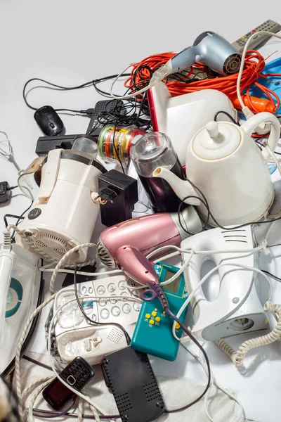 Elektronik Atıkların Geri Dönüşümü Için Bir Sürü Eski Elektrikli Alet — Stok fotoğraf