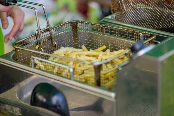 Frietjes Koken Een Fastfood Restaurant — Stockfoto