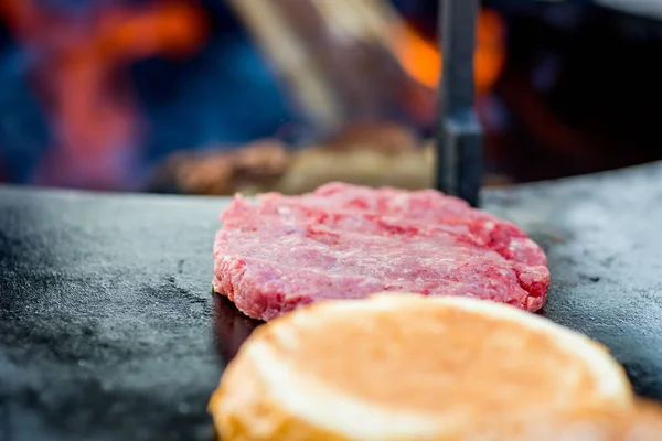 Råa Biffbiffar Grillen Öppen Eld Grillen — Stockfoto