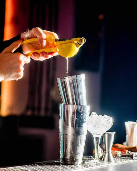 Barman Pours Cocktail Shaker Cocktail Making Mixology — Stock Photo, Image