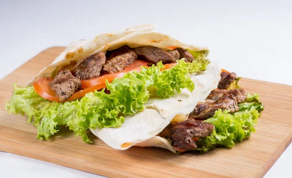 Snack Met Vlees Groenten Een Pita — Stockfoto