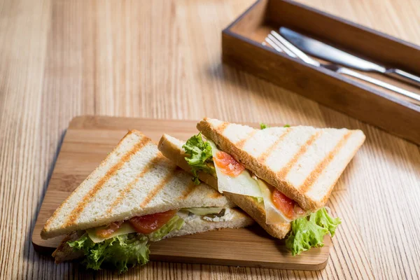 Sandwiches Una Tabla Madera — Foto de Stock