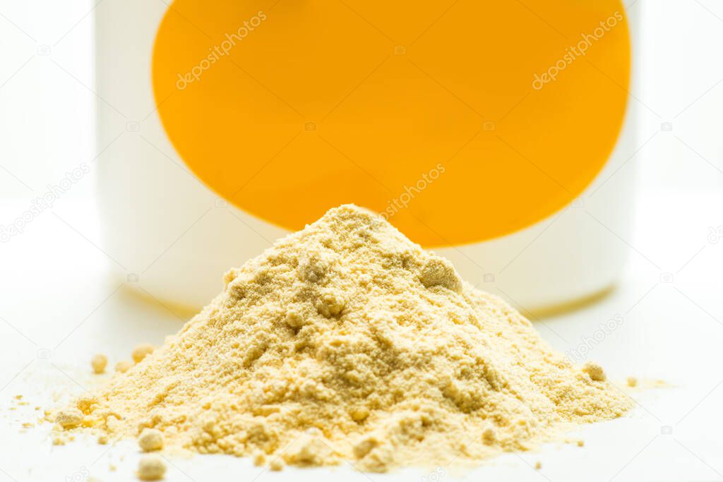 Light yellow powder and can. Soya lecithin powder