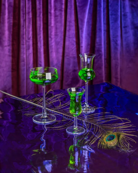 Set Green Cocktails Absinthe Purple Background Smoke Party Concept — Fotografia de Stock
