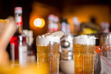 Barda hazır güzel bir kokteyl.