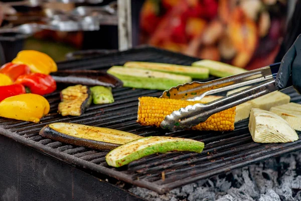 Vegetables Bbq Slices Vegetables Corn Grilled Outdoors Vegetarian Picnic Vegetables — Stockfoto