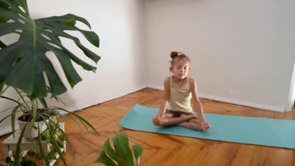 Little Girl Doing Yoga Home Children Yoga Breathing Exercises Children — Wideo stockowe