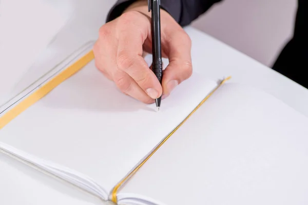 Persona Toma Notas Dibujos Cuaderno Con Una Pluma —  Fotos de Stock