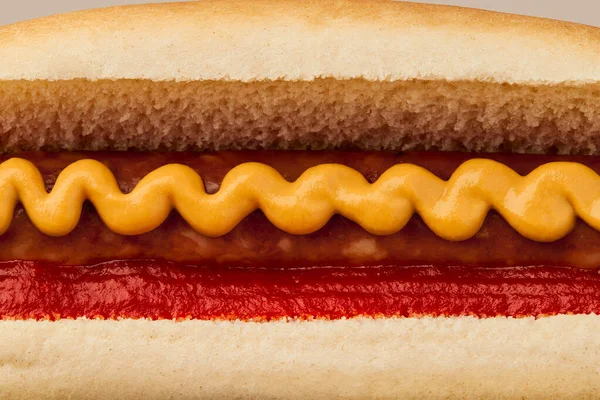 Klasický hot dog s Wurstem, kečupem a hořčičným makrem. Menu pro restaurace — Stock fotografie