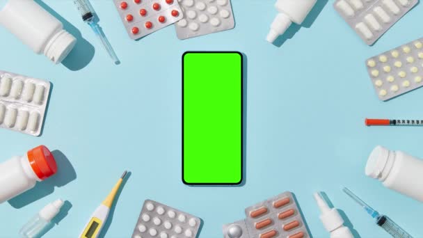 Pare animação movimento com diferentes pílulas de medicina e smartphone. — Vídeo de Stock