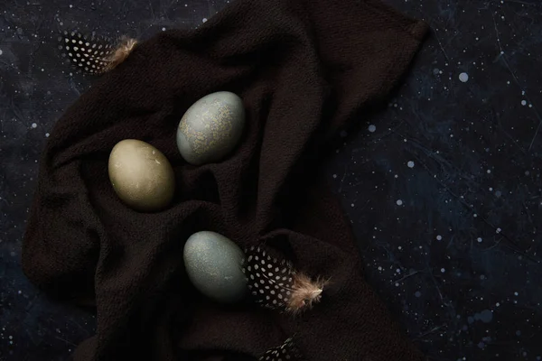 Feketére festett tojások. Húsvéti ünnepség koncepciója — Stock Fotó