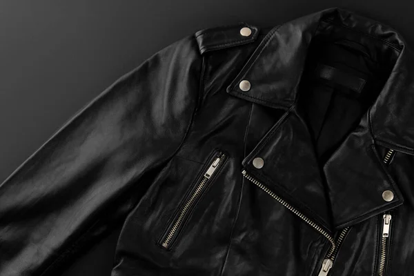 Monokrom, monokrom şablonu ve ceket. Kara Cuma Şükran Günü Noel 'de moda alışverişi modeli.