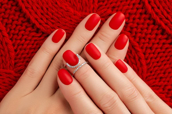 Womans Hands Matt Manicure Red Knitted Coverlet Winter Manicure Pedicure — Stock Photo, Image