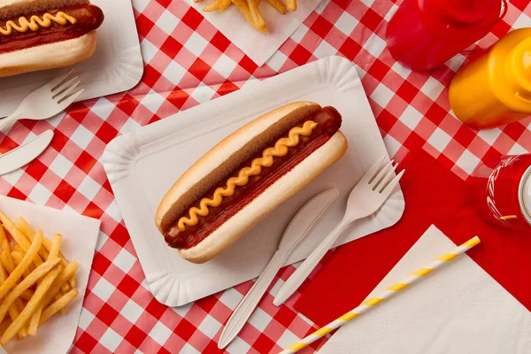 Kiev Ukraine Setembro 2021 Cachorros Quentes Tradicionais Batatas Fritas Bebidas — Fotografia de Stock