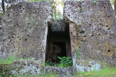 Cerveteri 'deki Etrüsk Mezarlığı' ndaki Etrüsk medeniyetinin kalıntıları - Tarquinia, Lazio, İtalya.