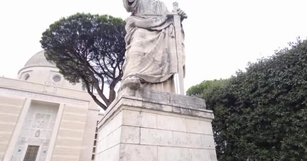 Статуя Перед Базиликой Святых Петра Павла Рим Районе Евро — стоковое видео