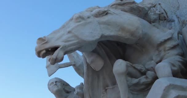 Sculpture Horse Monument White Marble Frieze High Relief Details Commemorative — стокове відео