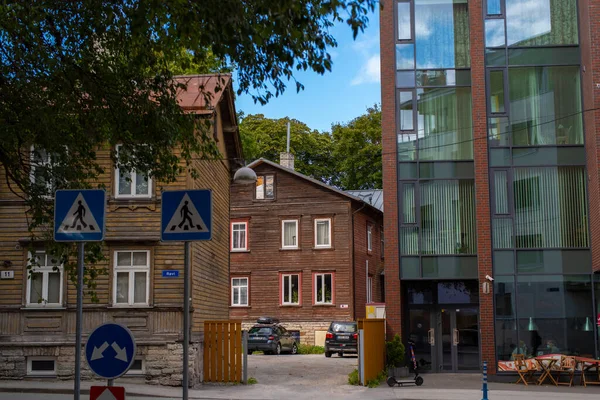 Blick Auf Alte Holzhäuser Und Moderne Wohn Und Bürogebäude Der — Stockfoto