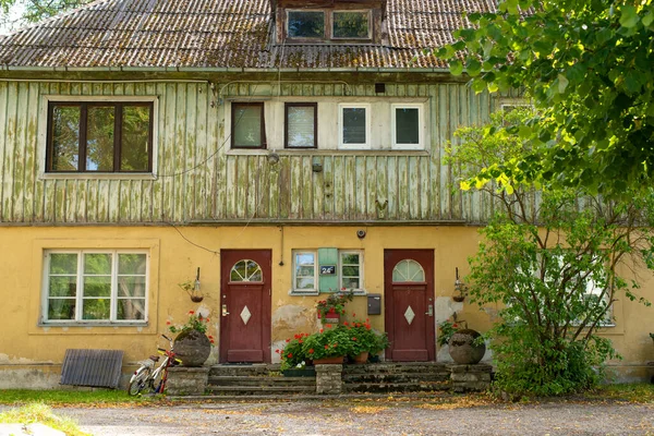 Antigua Casa Histórica Centro Tallin Estonia Kesklinn Calle Herne Día —  Fotos de Stock