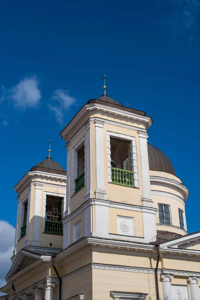 Χαμηλή Γωνία Άποψη Της Εκκλησίας Του Αγίου Νικολάου Στο Ταλίν — Φωτογραφία Αρχείου