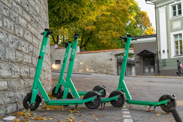Elektrische Scooters Van Het Bolt Bedrijf Huur Tallinn Old Town Stockfoto