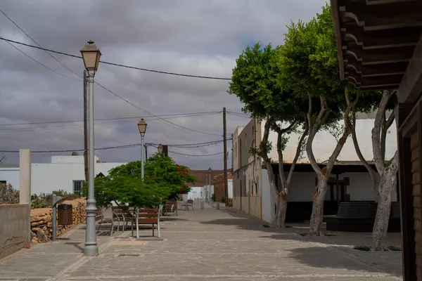 Empty Promenade Lanterns Benches Small City Canary Island Cloudy Sky — Stock Photo, Image