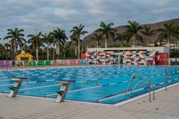 Het Verwarmde Achtbaans 50M Olympisch Zwembad Playitas Resort Een Zonnige Stockfoto