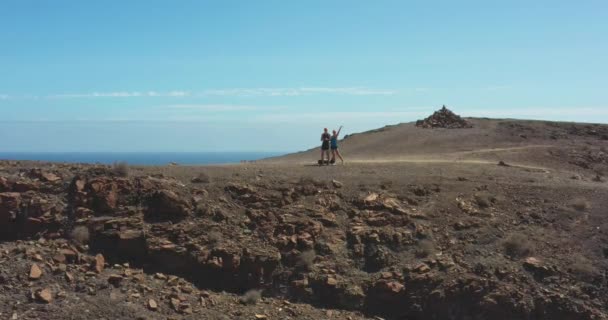 Nsansız Hava Aracı Spanya Nın Fuerteventura Kentindeki Volkanik Dağın Tepesinde — Stok video