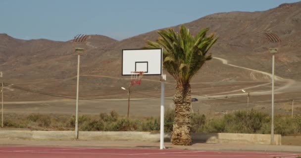 Пустой Баскетбольный Стадион Тропическом Острове Крупный План Баскетбольной Корзины Перед — стоковое видео
