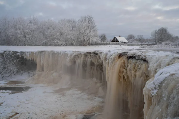 Красивый Замерзший Водопад Ягала Эстонский Йгала Облачное Зимнее Утро Каскадные — стоковое фото