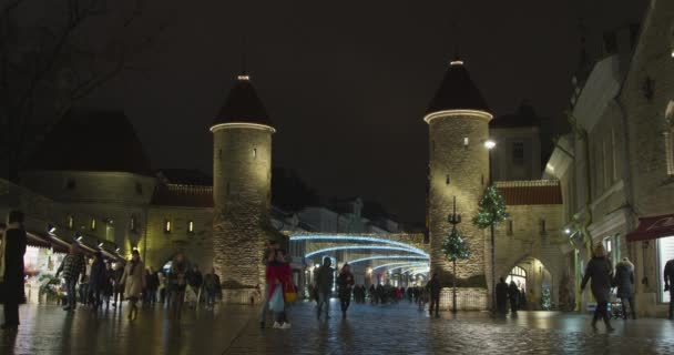 Brama Viru Starym Mieście Tallin Estonii Podczas Mroźnego Zimowego Wieczoru — Wideo stockowe