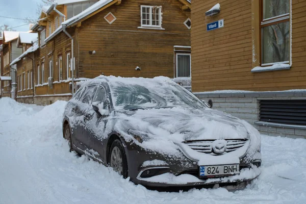 Brown Mazda Parked Snow Covered Road Tallinn City Centre Estonian — Stok fotoğraf