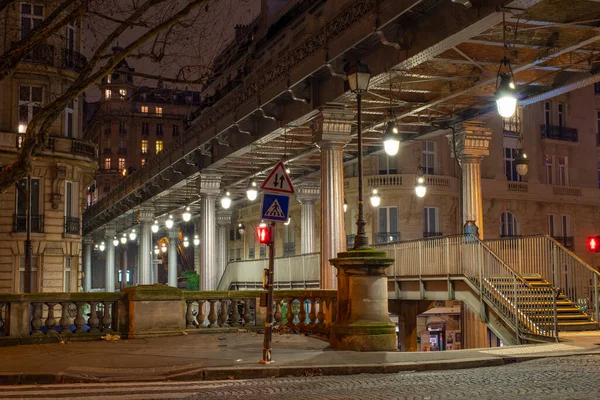 Het Parijse Stadsgezicht Lege Straat Bij Pont Bir Hakeim Nachts — Stockfoto