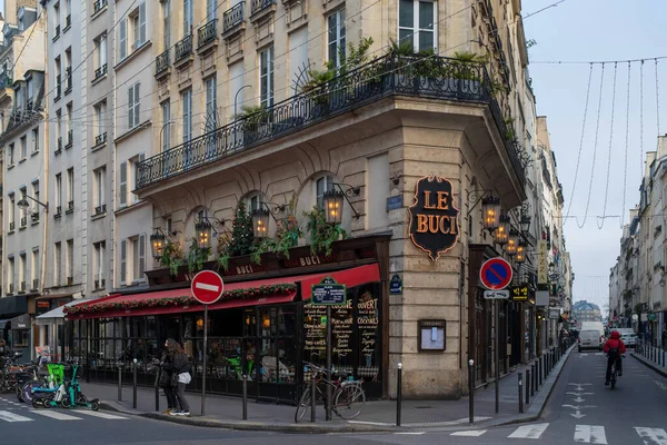 Ιστορικό Κτίριο Του Παριζιάνικου Καφέ Buci Στο Κέντρο Του Παρισιού — Φωτογραφία Αρχείου