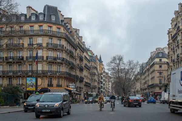 Ελαφριά Κυκλοφορία Στο Κέντρο Του Παρισιού Διαφορετικοί Τύποι Μεταφορών Αυτοκίνητα — Φωτογραφία Αρχείου