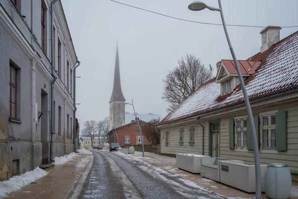 Krajobraz Miejski Rakvere Starymi Zabytkowymi Domami Przy Ulicy Pikk Rakvere — Zdjęcie stockowe