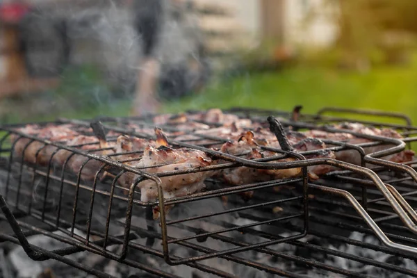 Vista Cerdo Sazonado Con Llama Humo Parrilla Asar Carne Aire —  Fotos de Stock