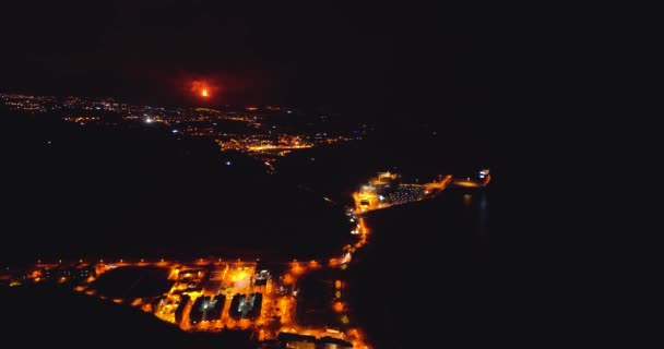 Foto Completa Volcán Vomitando Lava Caliente Magma Desde Cráter Con — Vídeo de stock