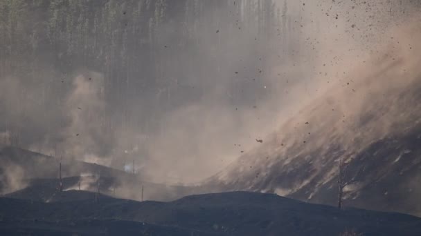 Lava Explosioner Kratern Nära Skogen Cumbre Vieja Vulkanutbrott Palma Kanarieöarna — Stockvideo
