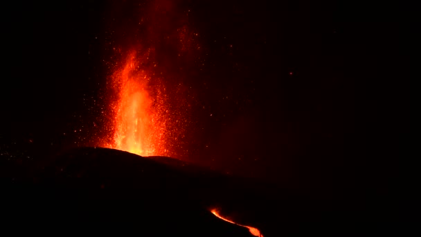 Hot Lava Magma Pouring Out Crater Night Cumbre Vieja Volcanic — Stock Video