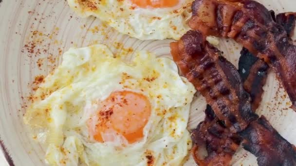 Tasty Sunny Side Eggs Fried Bacon Strips Plate — Stock Video