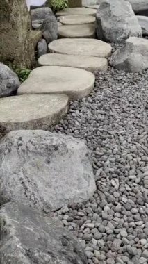 Taş Yolu Dikey Video Eğik Kamera Hareketli Antik Ev