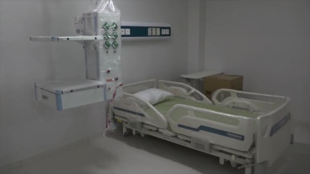 Habitación Hospital Totalmente Equipada Con Cama Individual — Vídeos de Stock