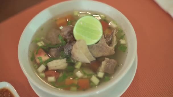 Ινδονησιακή Τροφίμων Oxtail Σούπα Sop Buntut — Αρχείο Βίντεο